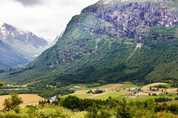 Montañas paisaje de verano en Noruega . — Foto de Stock