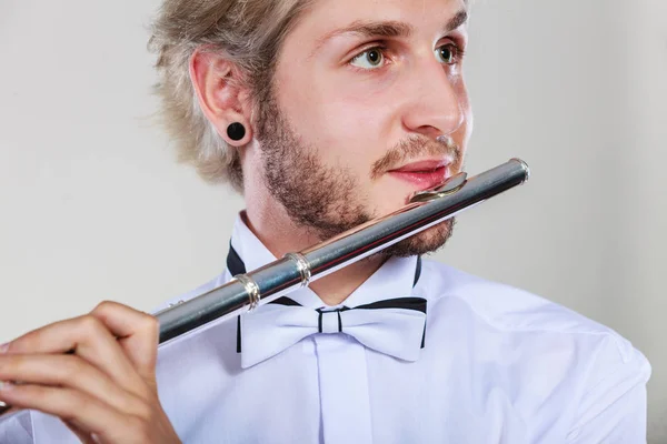 Male flutist playing his flute closeup — Stock Photo, Image