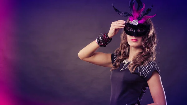 Woman with carnival venetian mask on dark — Stock Photo, Image