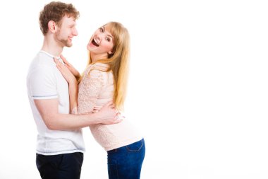 Mutlu arkadaşlığını çift birbirlerine sarılma.