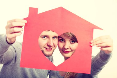 Pek genç evlilik ev.