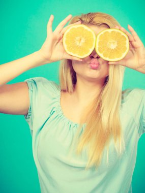 Greyfurt gözleriyle kapsayan kız