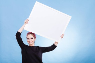 Boş sunu kurulu ile kız