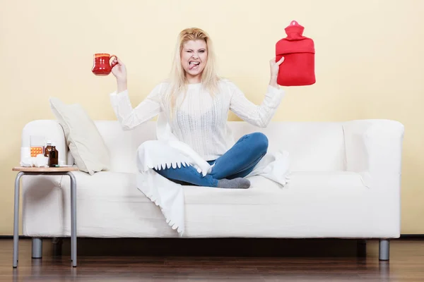 Vrouw met manieren om zich te ontdoen van koorts — Stockfoto