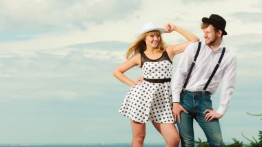 Retro tarzı çift flört açık sevgi dolu