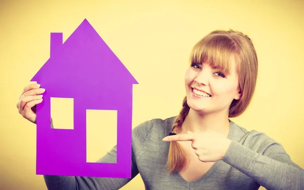 Happy woman holding house model. — Stock Photo, Image