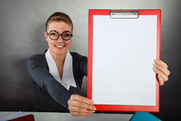 Elegant woman with empty clipboard. — Stock Photo, Image