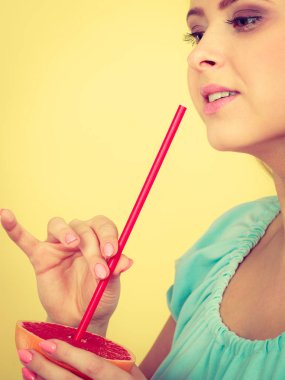 Meyve, kırmızı greyfurt suyu içme kadın