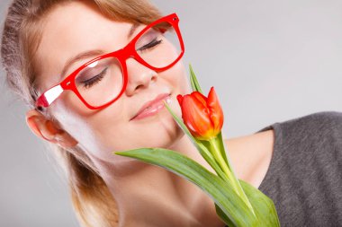 Tutkulu Bayan gözlük.