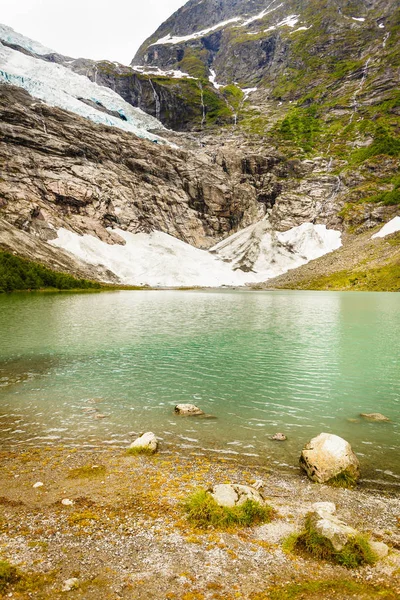 Glacier Boyabreen et lac en Norvège — Photo