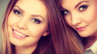 Güzel oynak kız kadın portre.