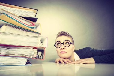 Muhasebeci bağlayıcı pils dehşete.