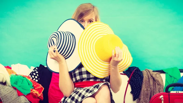 Mulher se preparando para viajar — Fotografia de Stock