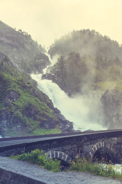 Cascada Latefossen en Noruega — Foto de Stock