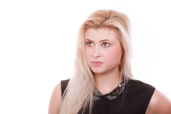 Portret van blonde vrouw met ernstige gezicht expressie — Stockfoto