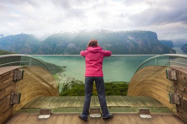 Turist üzerinde Stegastein bakış açısı, Norveç