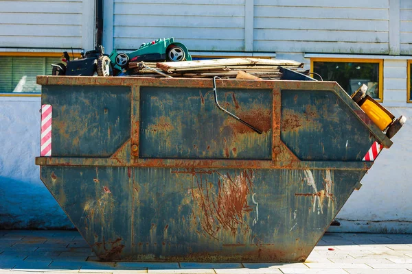 Heavy industrial dumpster in factory — Stock Photo, Image