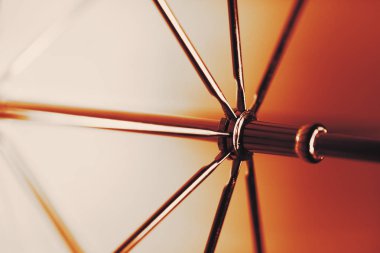 Soyut şemsiye içinde ateş