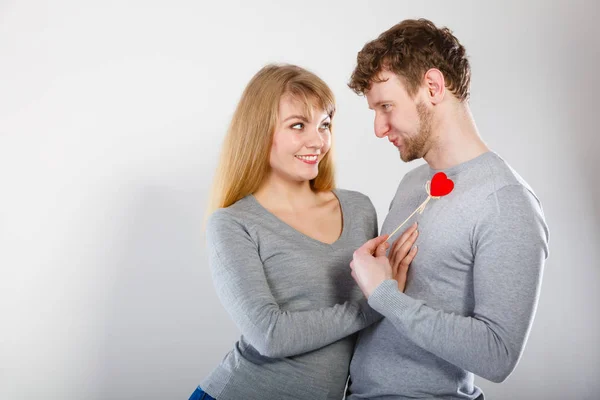 Jubelpaar wärmt sich gemeinsam auf — Stockfoto