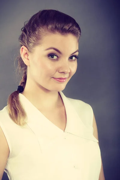 Elegante retrato sonriente de mujer de negocios . —  Fotos de Stock