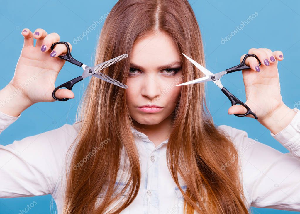Professional hairdresser dual wielding scissors.