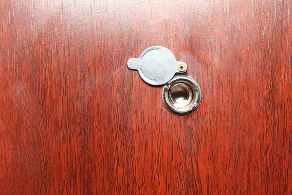 구멍에 나무로 되는 문 — 스톡 사진