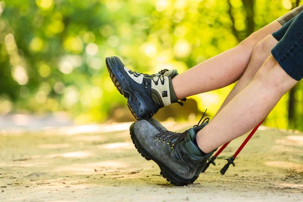 Coppia divertirsi agitando le gambe . — Foto Stock