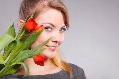 Mutlu boquet kızla.