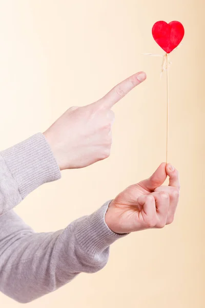 Mano haciendo gesto en el corazón . —  Fotos de Stock