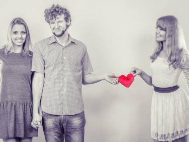 Mutlu üçgen ilişki