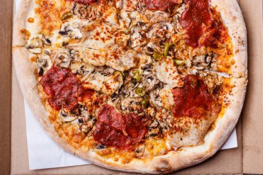 Sıcak pizza kutusu.