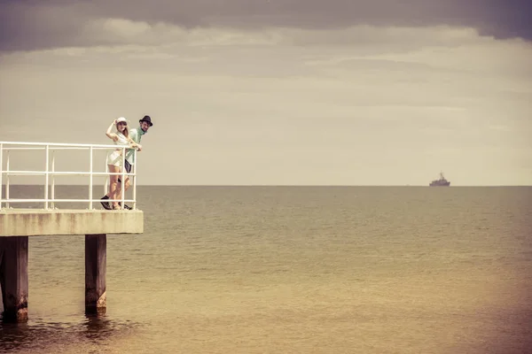 Loving hipster couple on sea pier — Stock Photo, Image