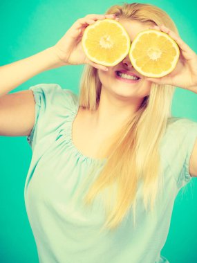 Greyfurt gözleriyle kapsayan kız