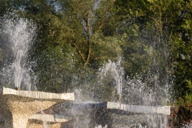 Çeşme su sıçramasına açık