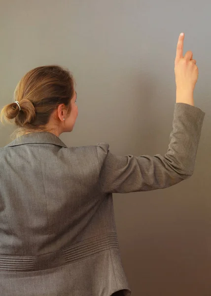 Vista trasera de la mujer de negocios madura — Foto de Stock