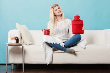 Ateşten kurtulmak için yollar gösterilen kadın