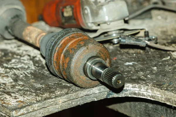 Articulaciones de coches en taller . — Foto de Stock