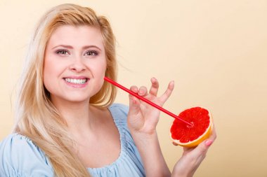 Meyve, kırmızı greyfurt suyu içme kadın