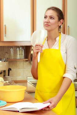 Planlama ve yemek hazırlama ev hanımı