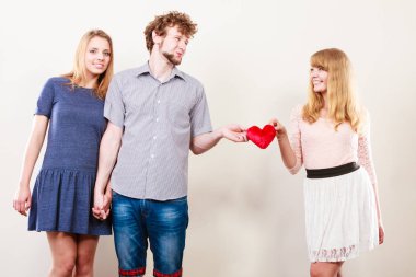 Mutlu üçgen ilişki