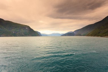 Dağlar Peyzaj ve Norveç Fiyordu