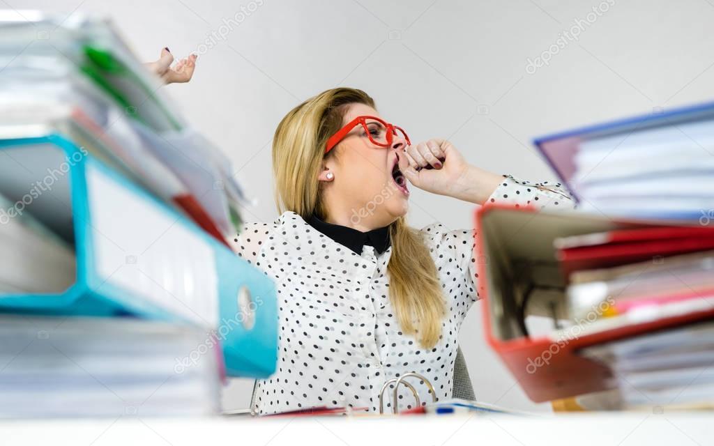 Sleepy business woman in office working yawning