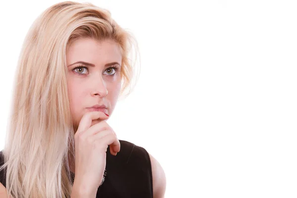 Attraktiva blonda kvinnan tänker och funderar — Stockfoto