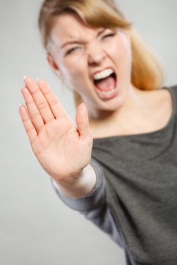 Jest yapma kadın çığlık.