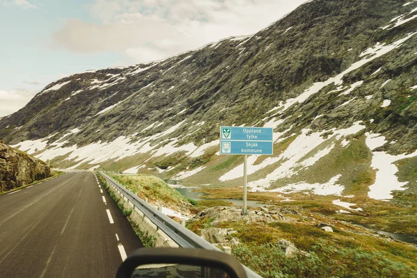 ノルウェーの山の道路景観 — ストック写真