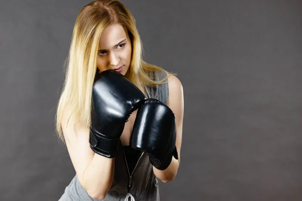 Boxer girl exercise with boxing gloves. — Stock Photo, Image