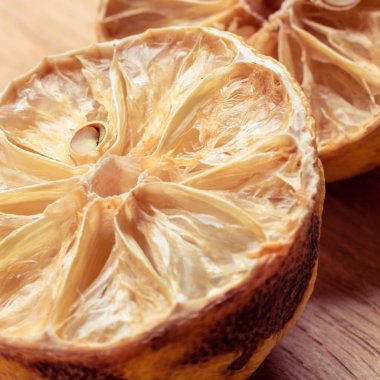 closeup eski çürük limon