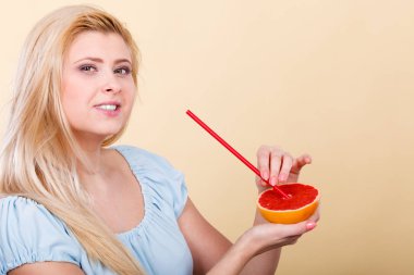Meyve, kırmızı greyfurt suyu içme kadın