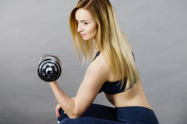 Fit woman lifting dumbbells weights — Stock Photo, Image