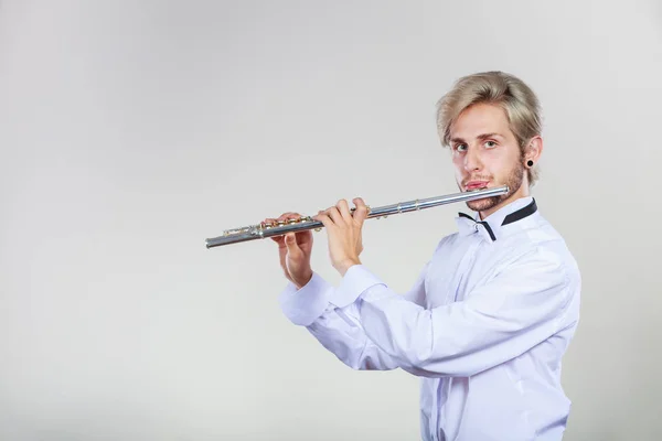 Male flutist playing his flute — Stock Photo, Image